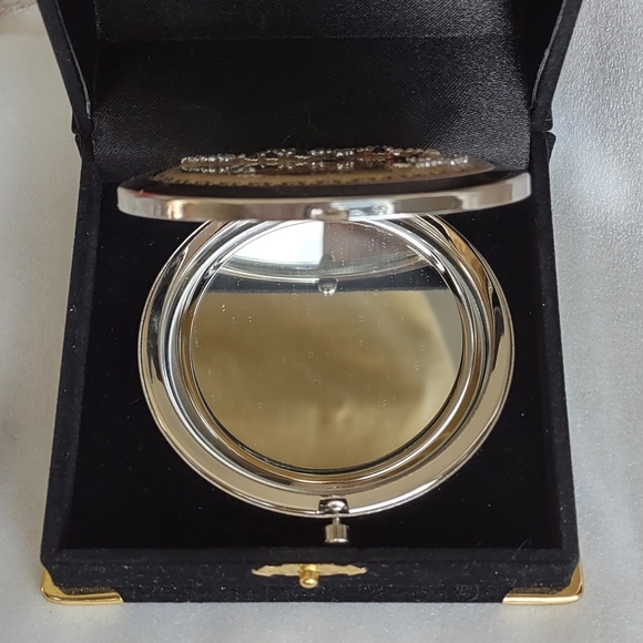 Compact Makeup Mirror - Picture 3 of 6